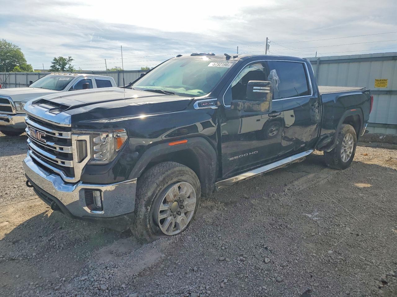 Salvage GMC Sierra Image
