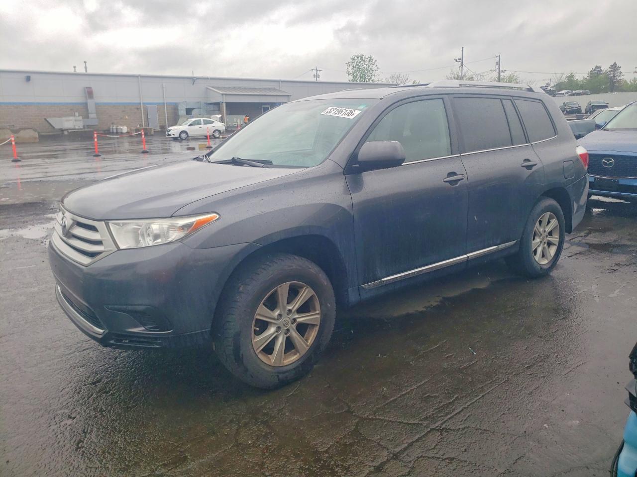 Salvage Toyota Highlander Image