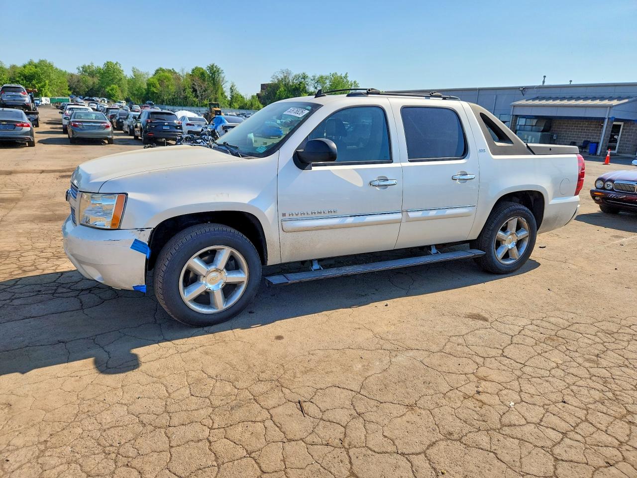 Salvage Chevrolet Avalanche Image