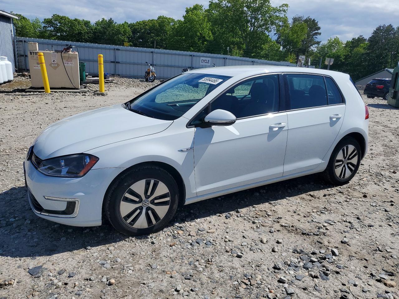 Salvage Volkswagen Golf Image
