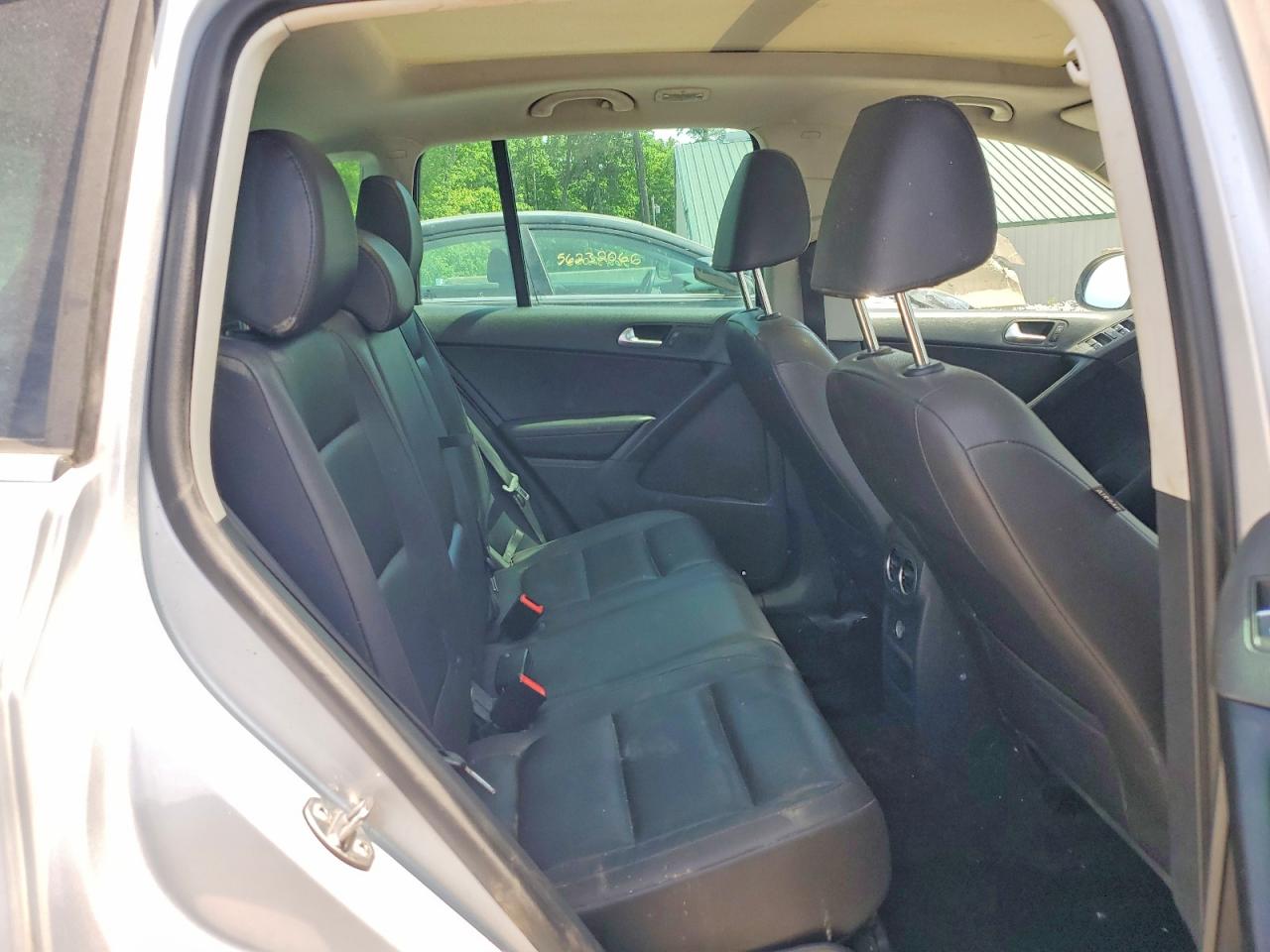 Volkswagen Tiguan S
