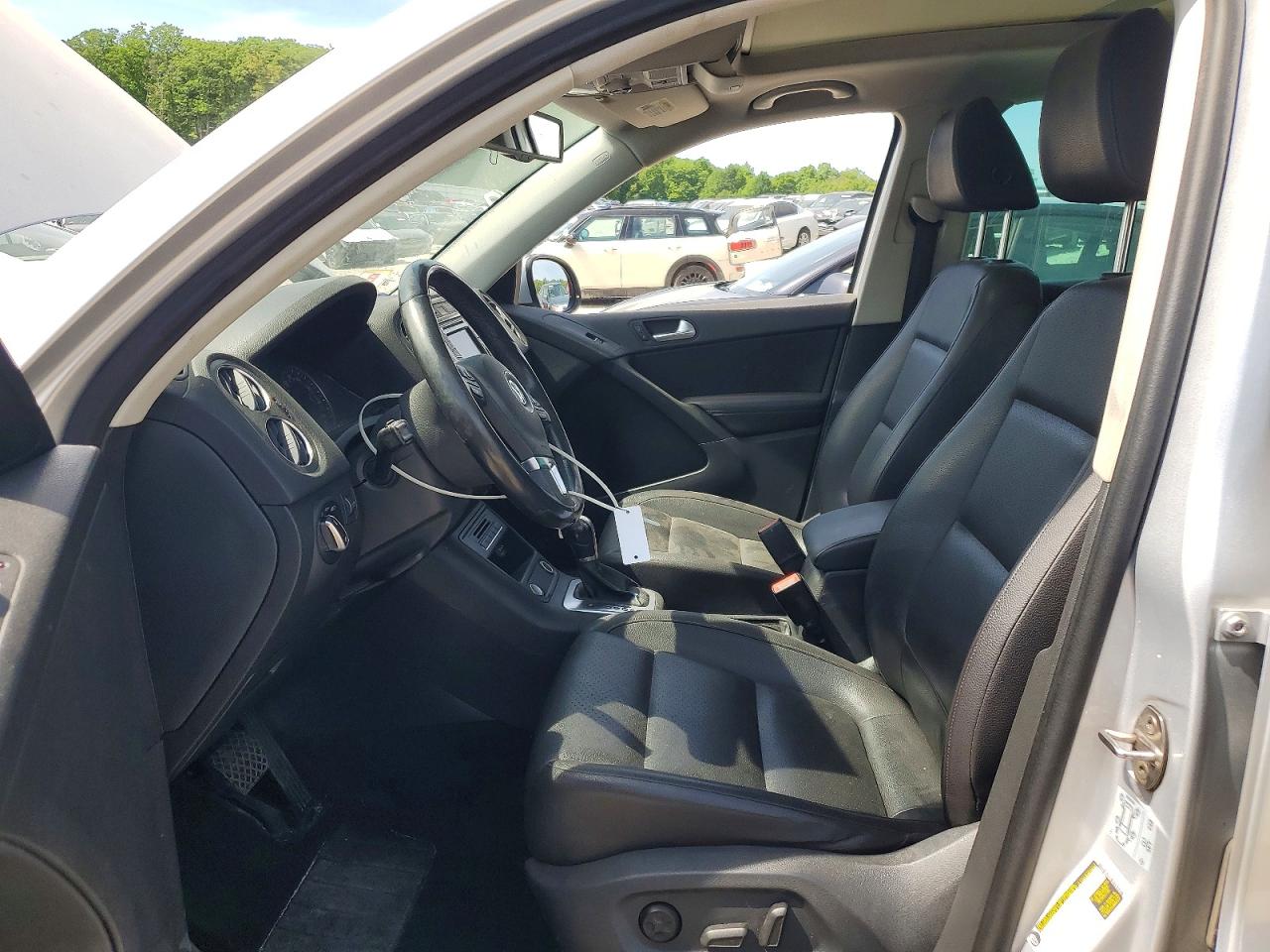 Volkswagen Tiguan S