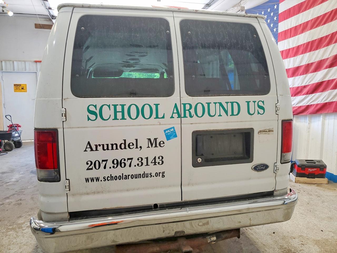 Ford Econoline E350 Super Duty Wagon