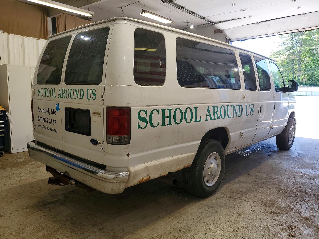 Ford Econoline E350 Super Duty Wagon
