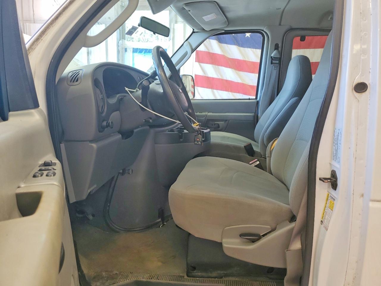 Ford Econoline E350 Super Duty Wagon