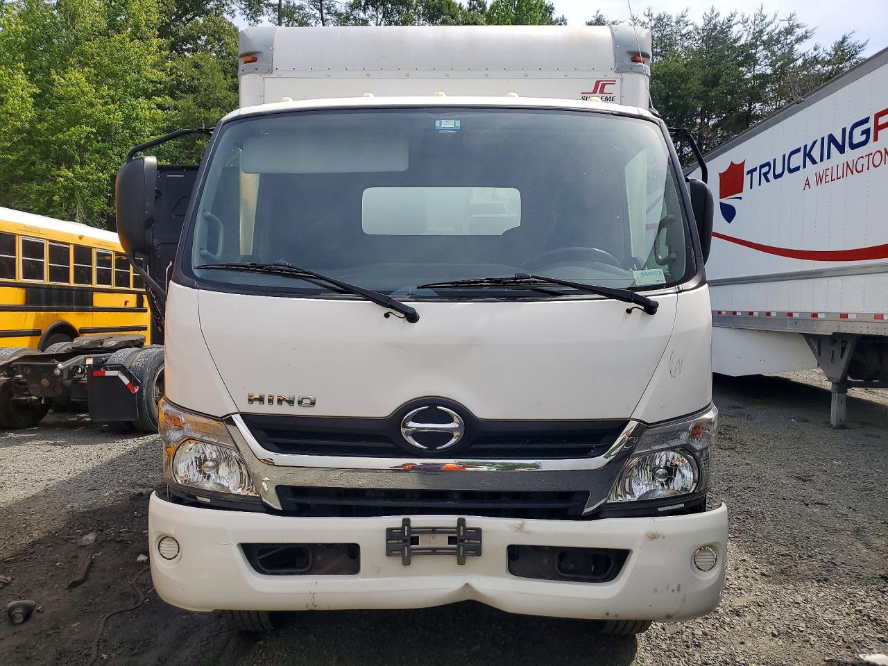 Hino 195