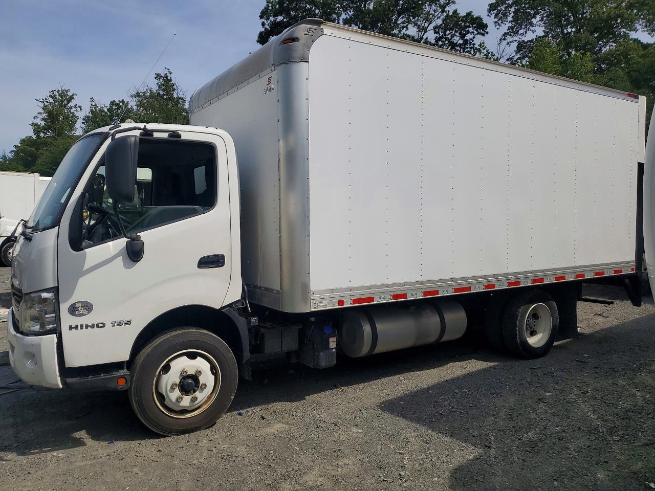 Salvage Hino 195 Image