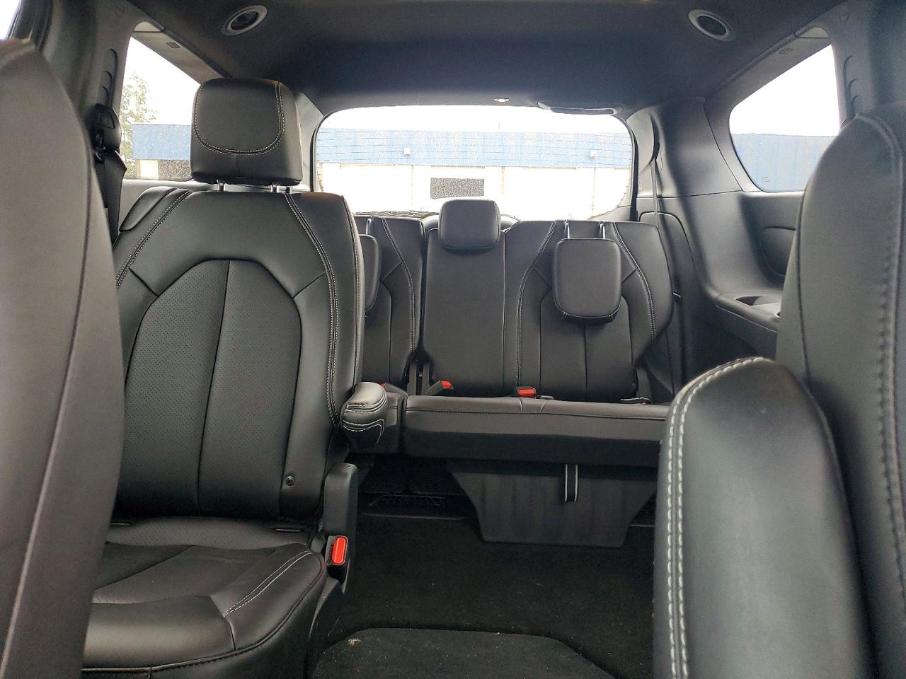 Chrysler Pacifica Select