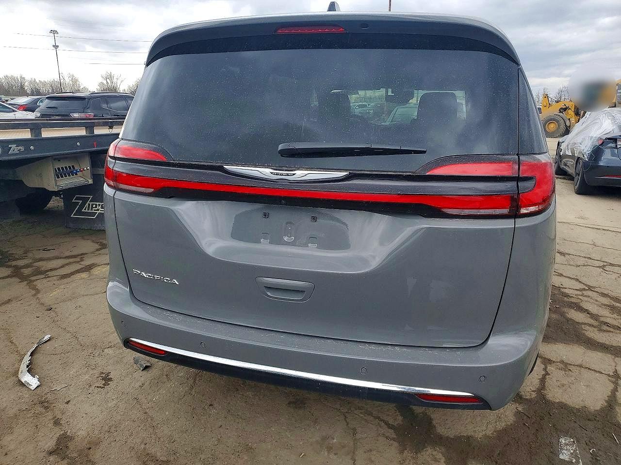 Chrysler Pacifica Select