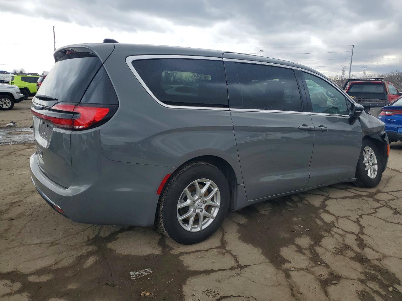Chrysler Pacifica Select