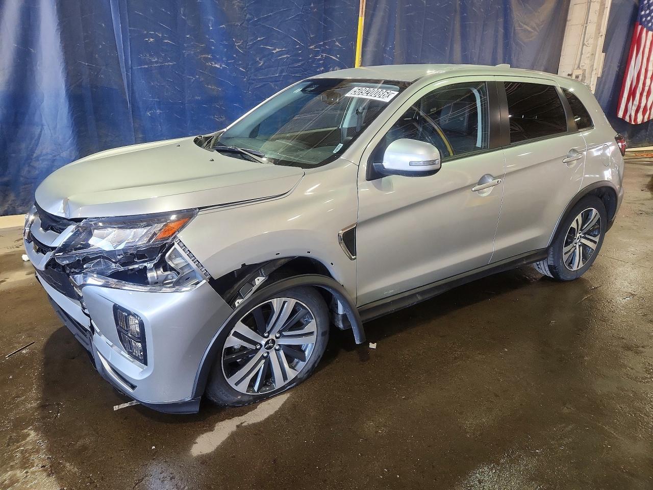Salvage Mitsubishi Outlander Image