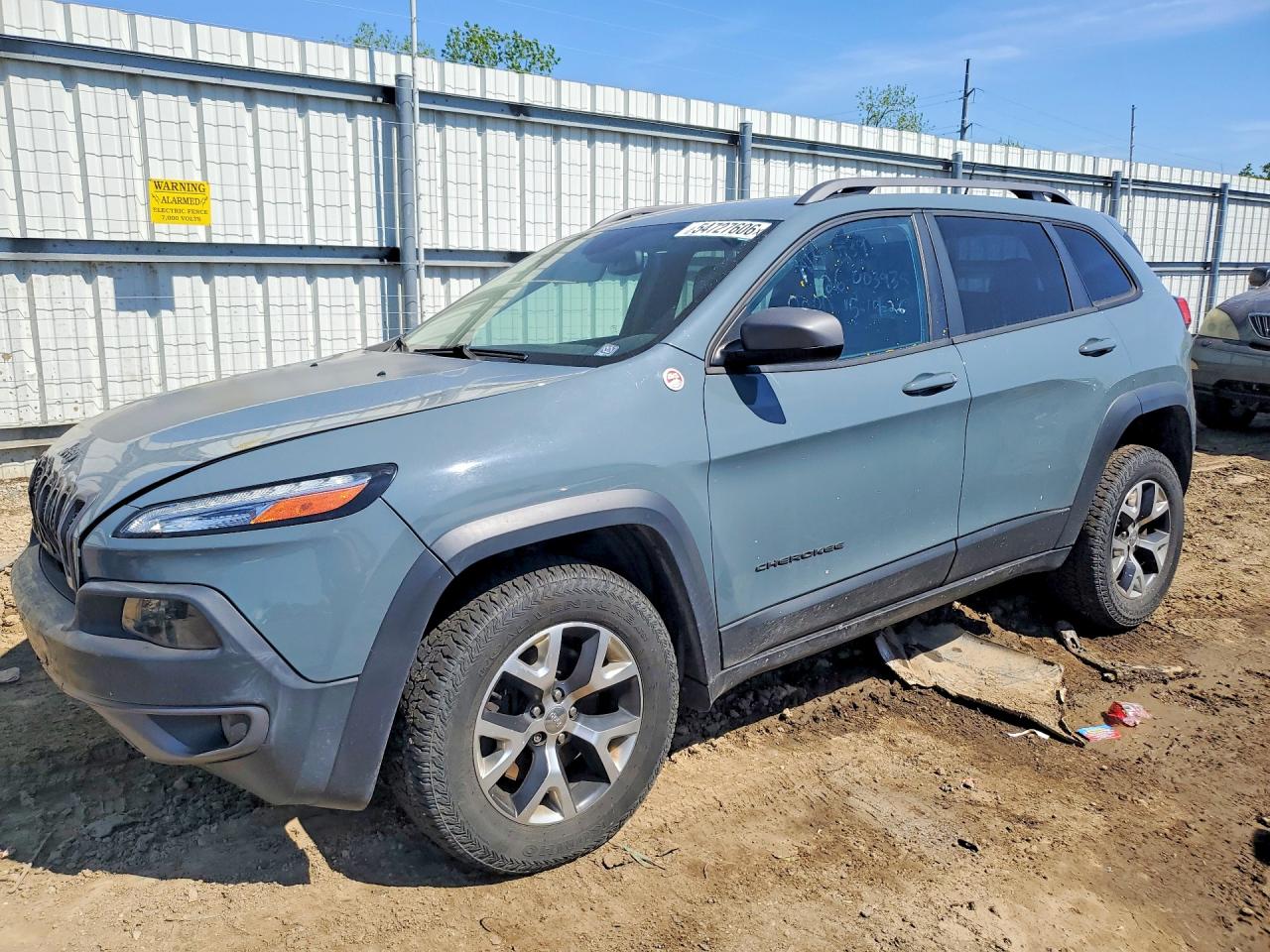 Salvage Jeep Cherokee Image