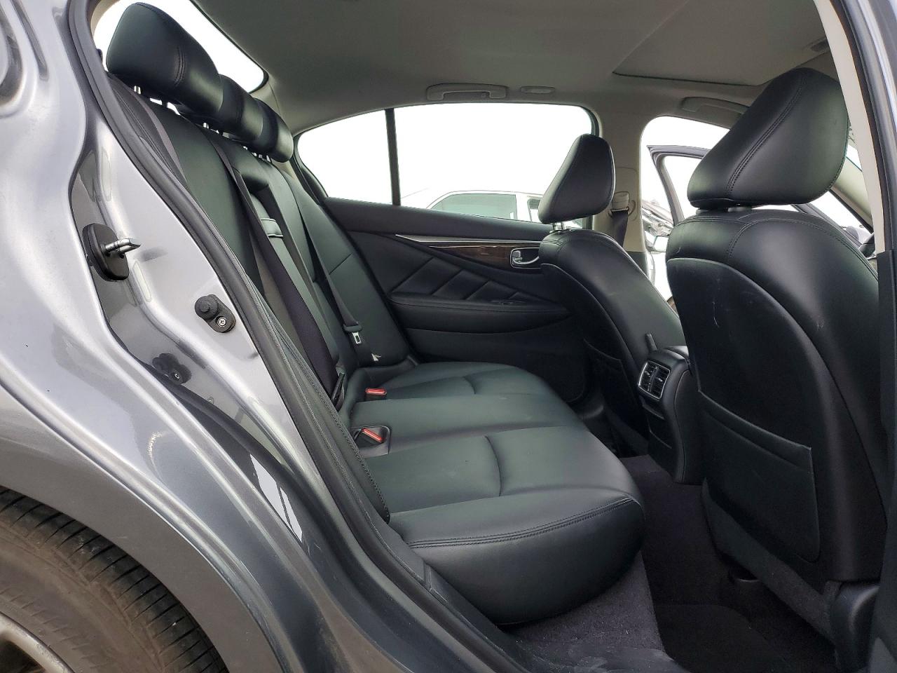INFINITI Q50 Luxe