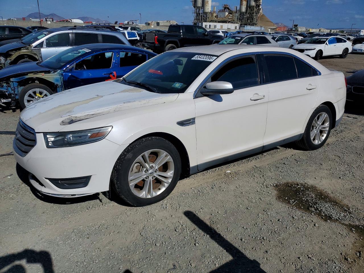 Salvage Ford Taurus Image