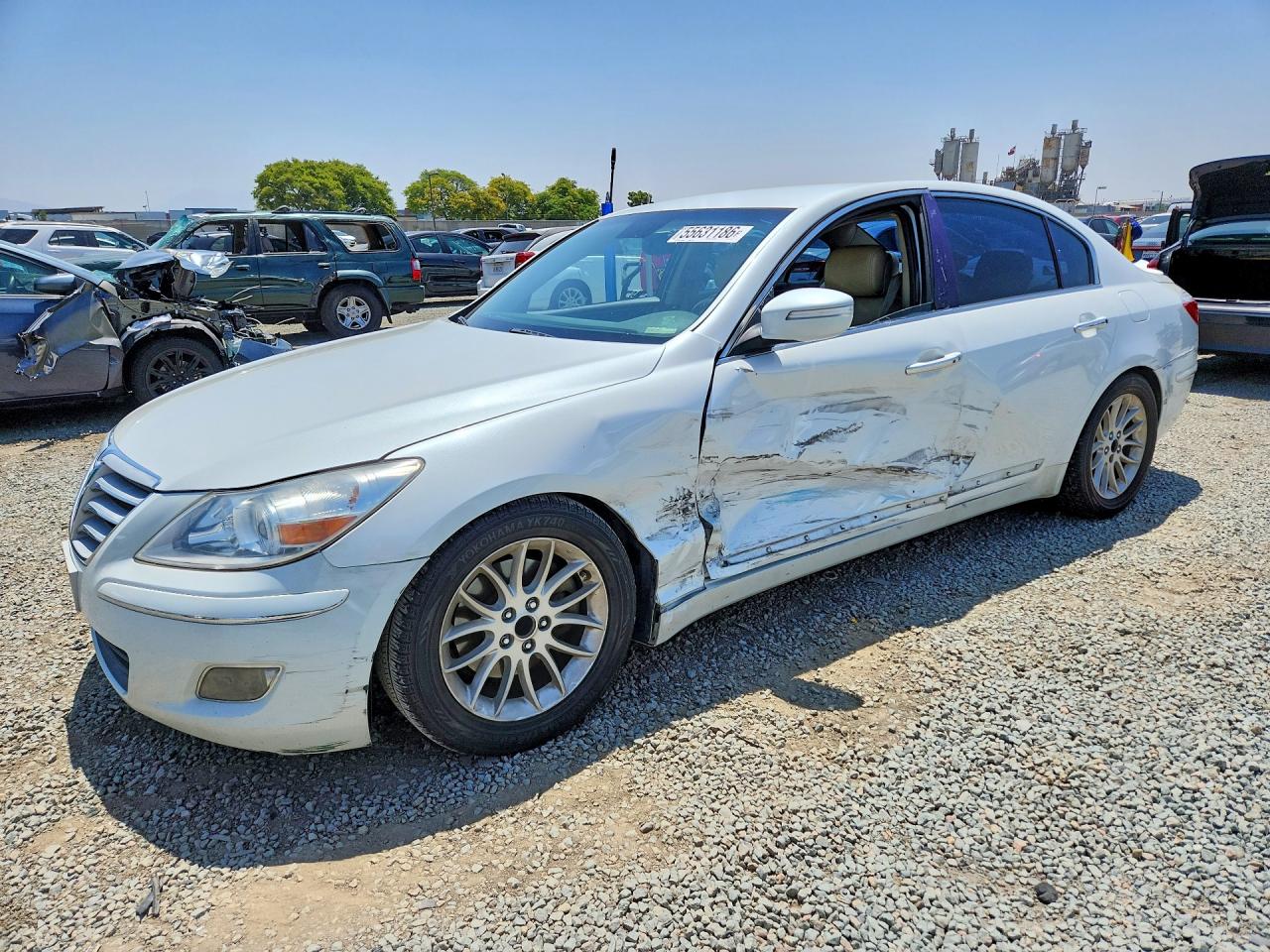 Salvage Hyundai Genesis Image
