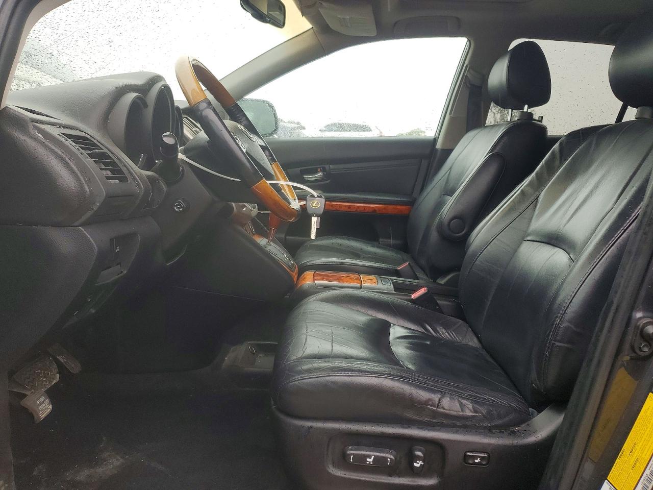 Lexus RX Base