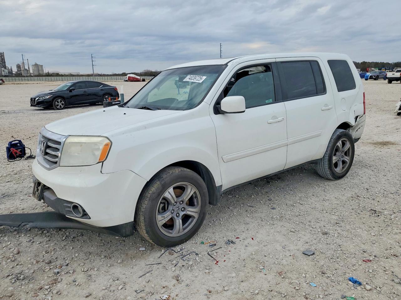 Salvage Honda Pilot Image