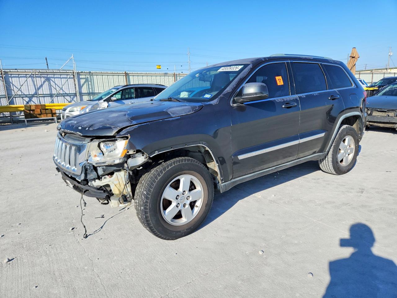Salvage Jeep Cherokee Image