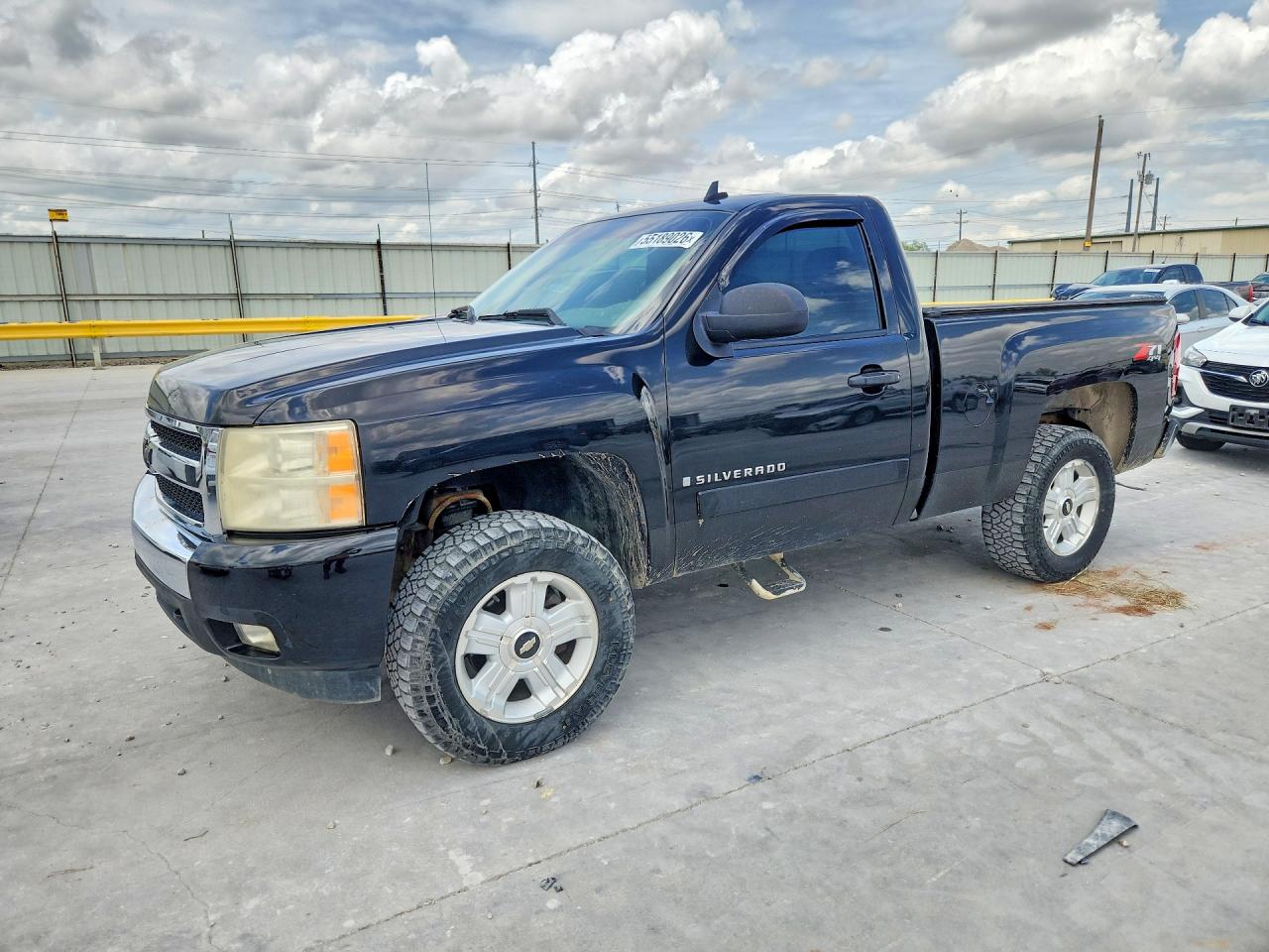 Salvage Chevrolet Silverado Image