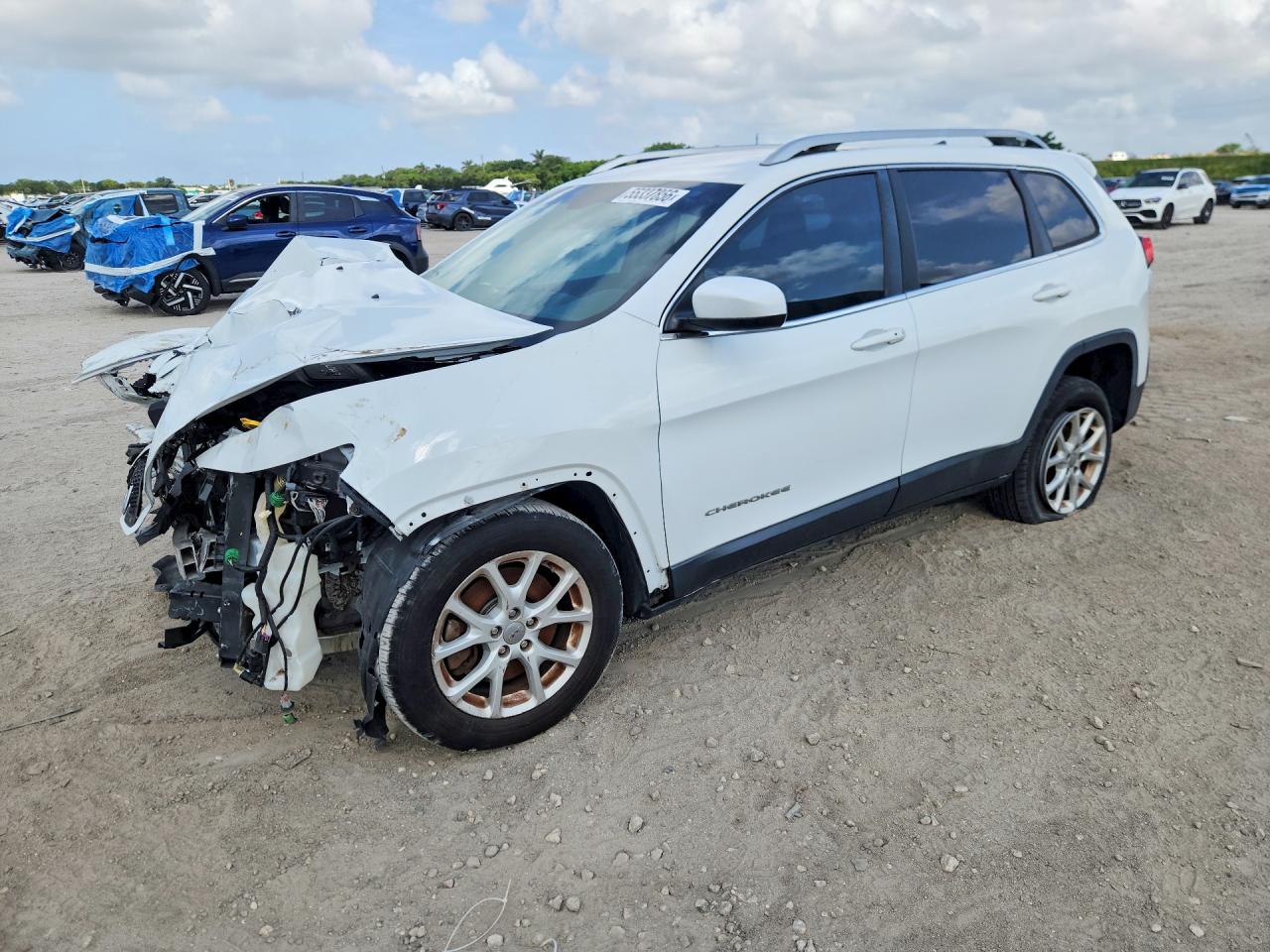 Salvage Jeep Cherokee Image