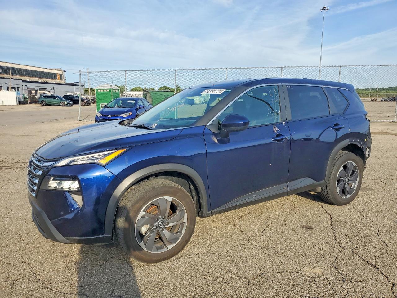 Salvage Nissan Rogue Image