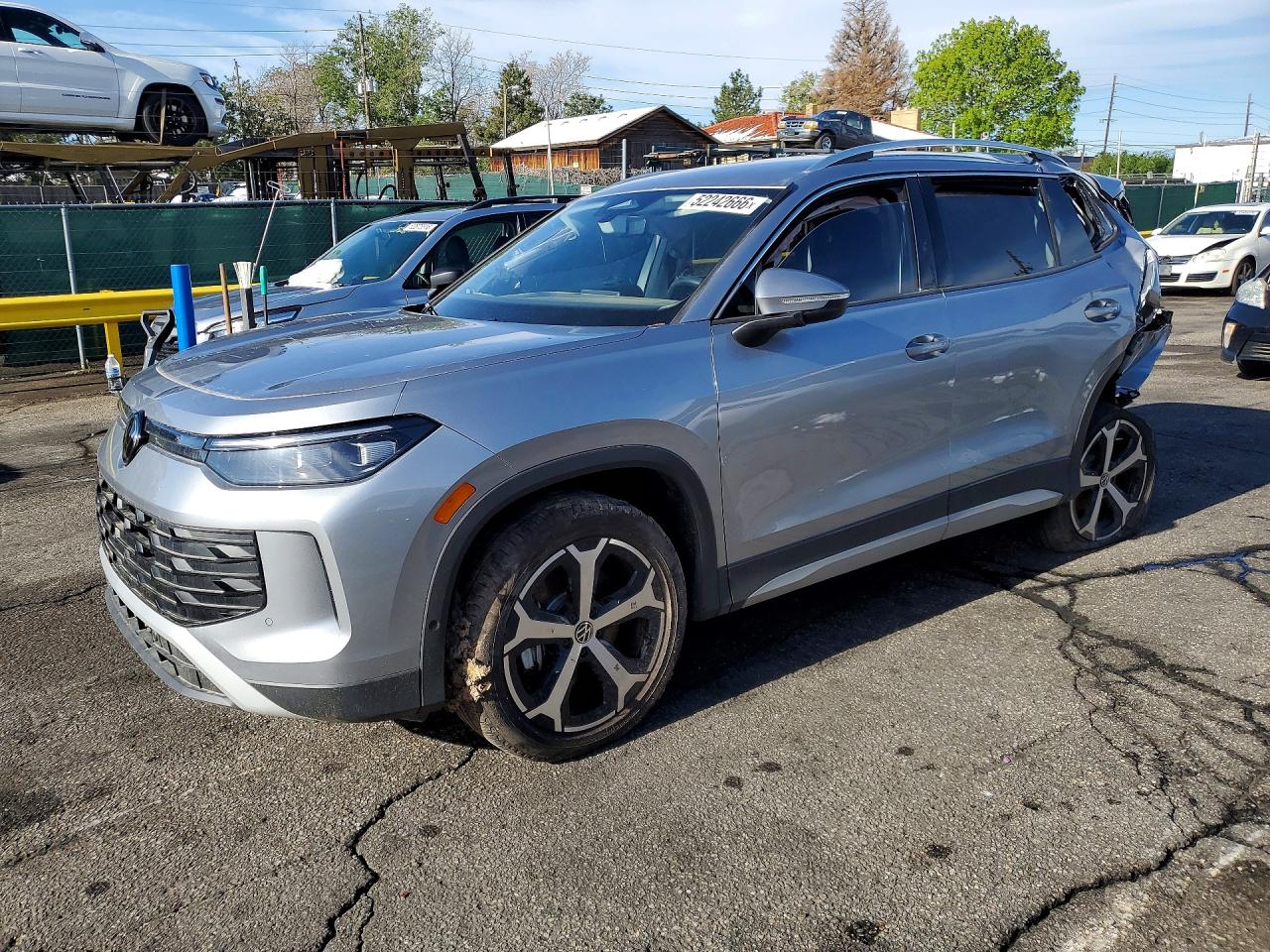 Salvage Volkswagen Tiguan Image