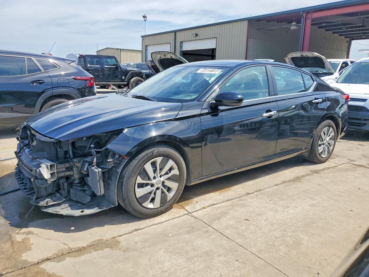 Salvage Nissan Altima Image