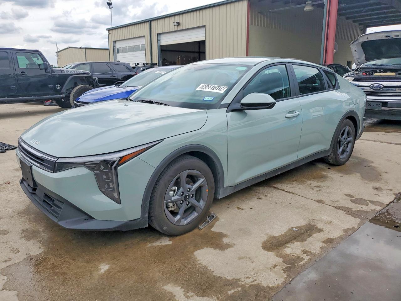 Salvage Kia K4 Image