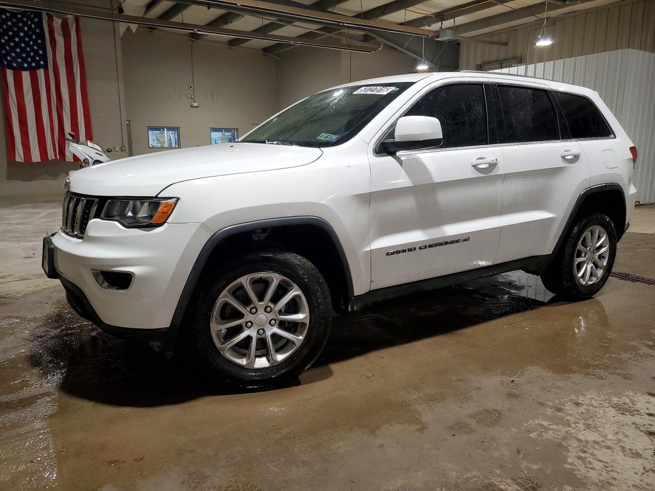 Salvage Jeep Cherokee Image