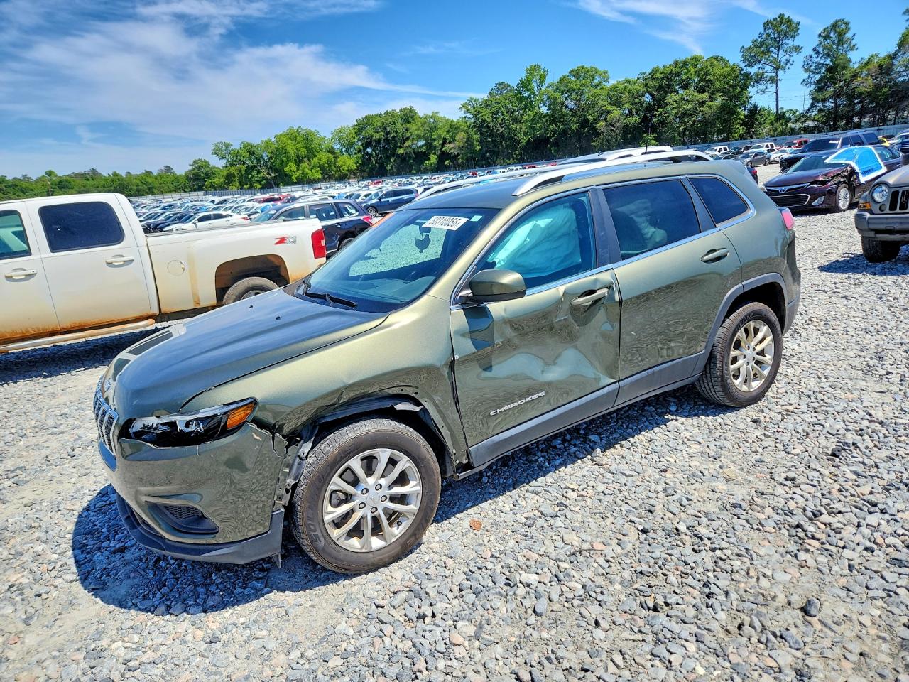 Salvage Jeep Cherokee Image