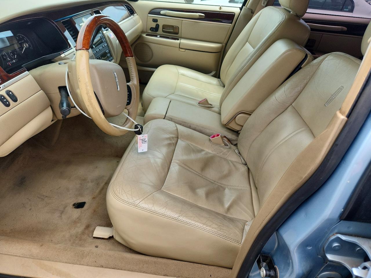 Lincoln Towncar Signature Limited