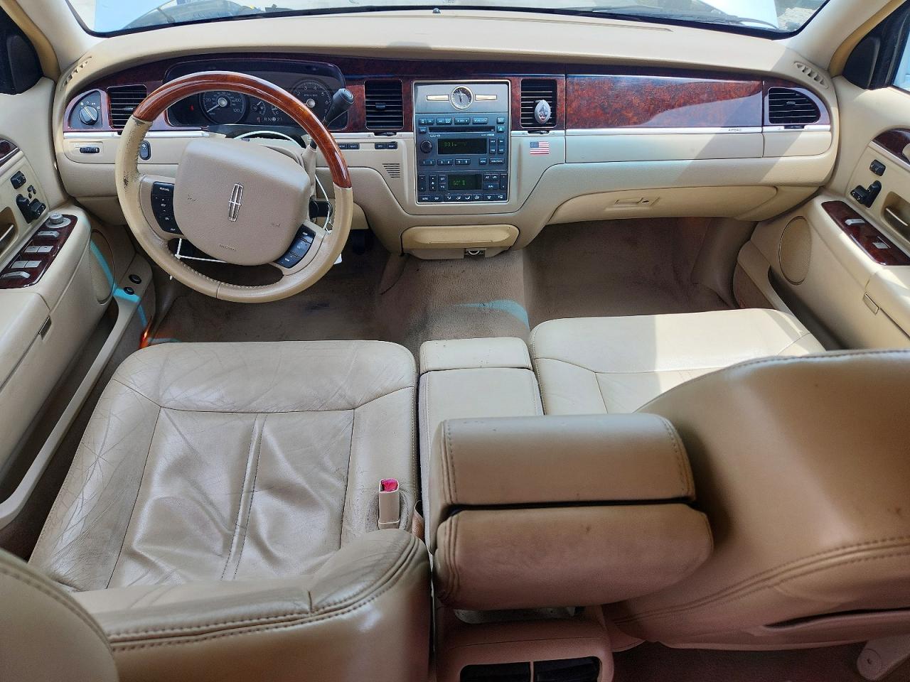 Lincoln Towncar Signature Limited