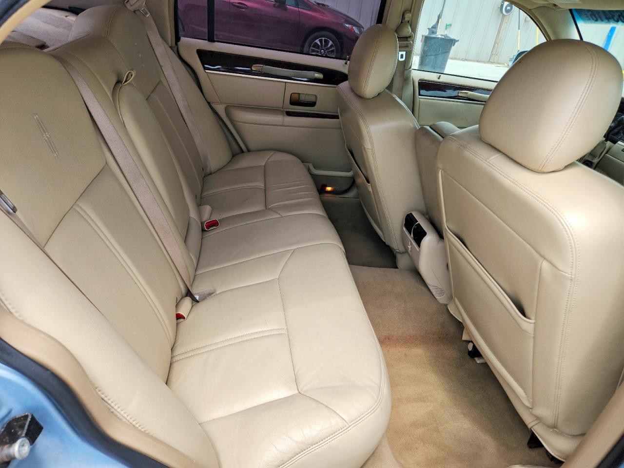 Lincoln Towncar Signature Limited