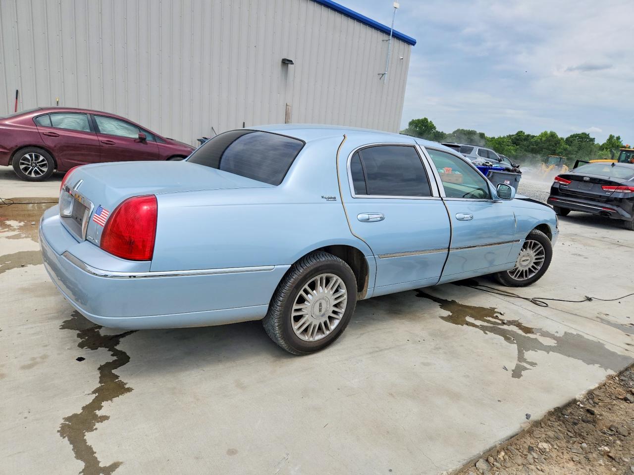 Lincoln Towncar Signature Limited