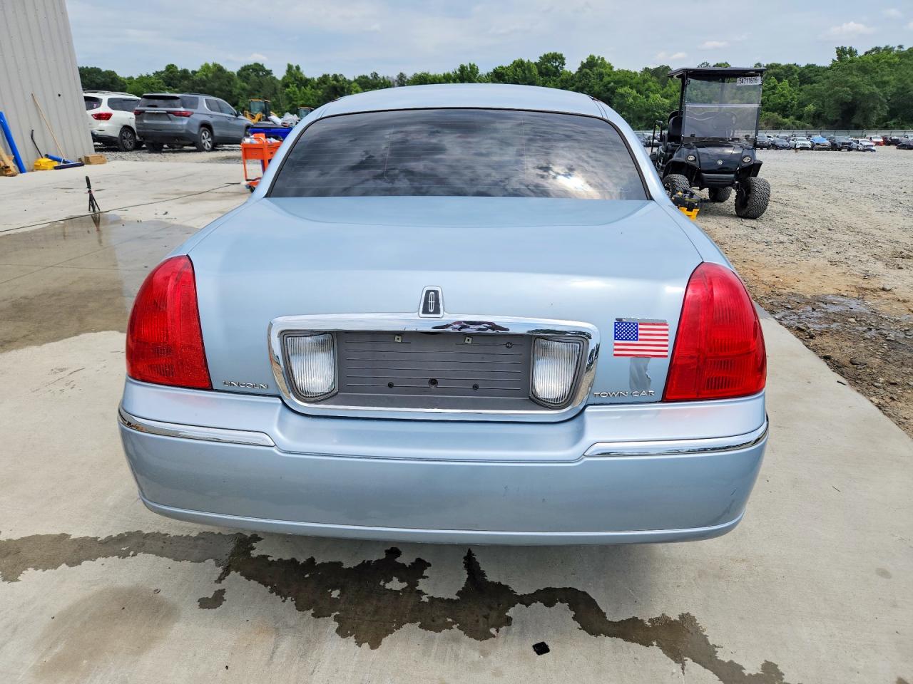 Lincoln Towncar Signature Limited