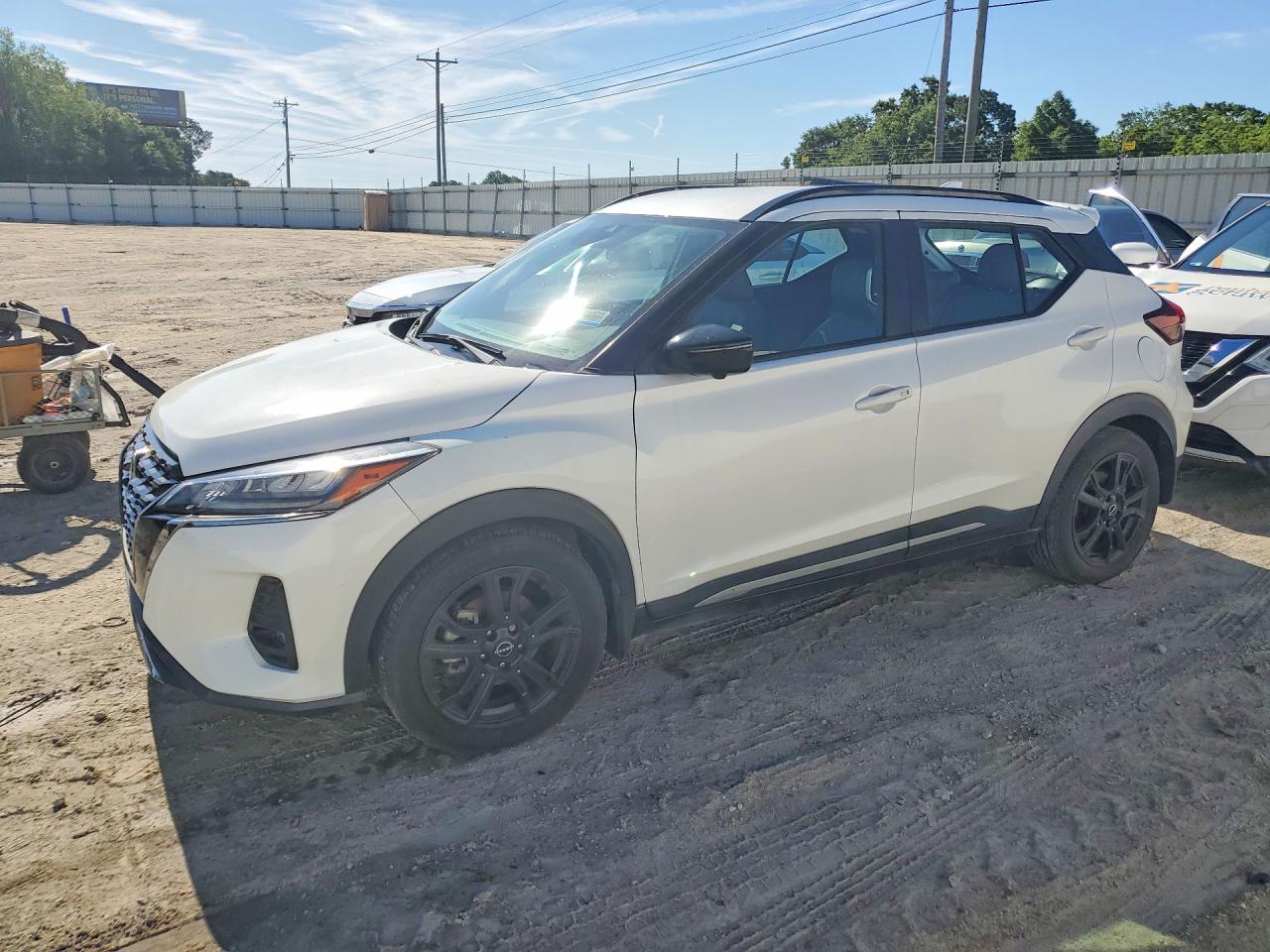 Salvage Nissan Kicks Image