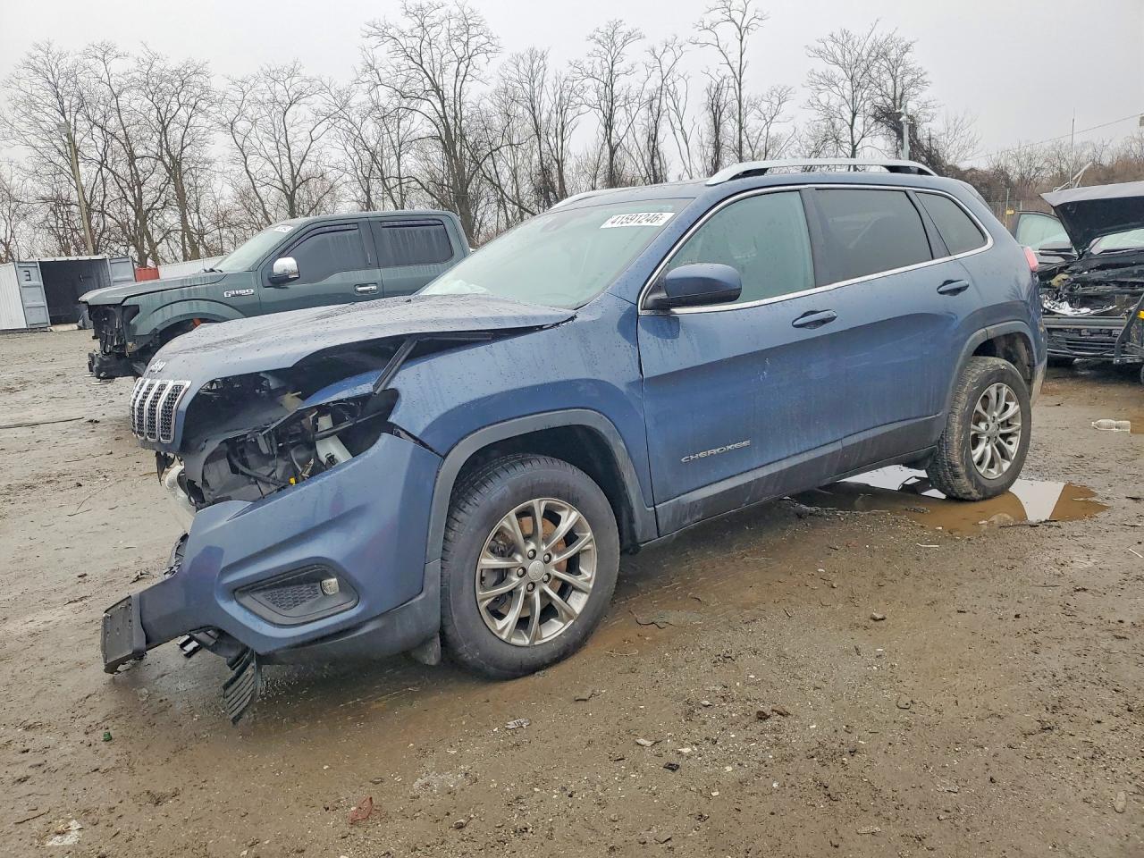 Salvage Jeep Cherokee Image