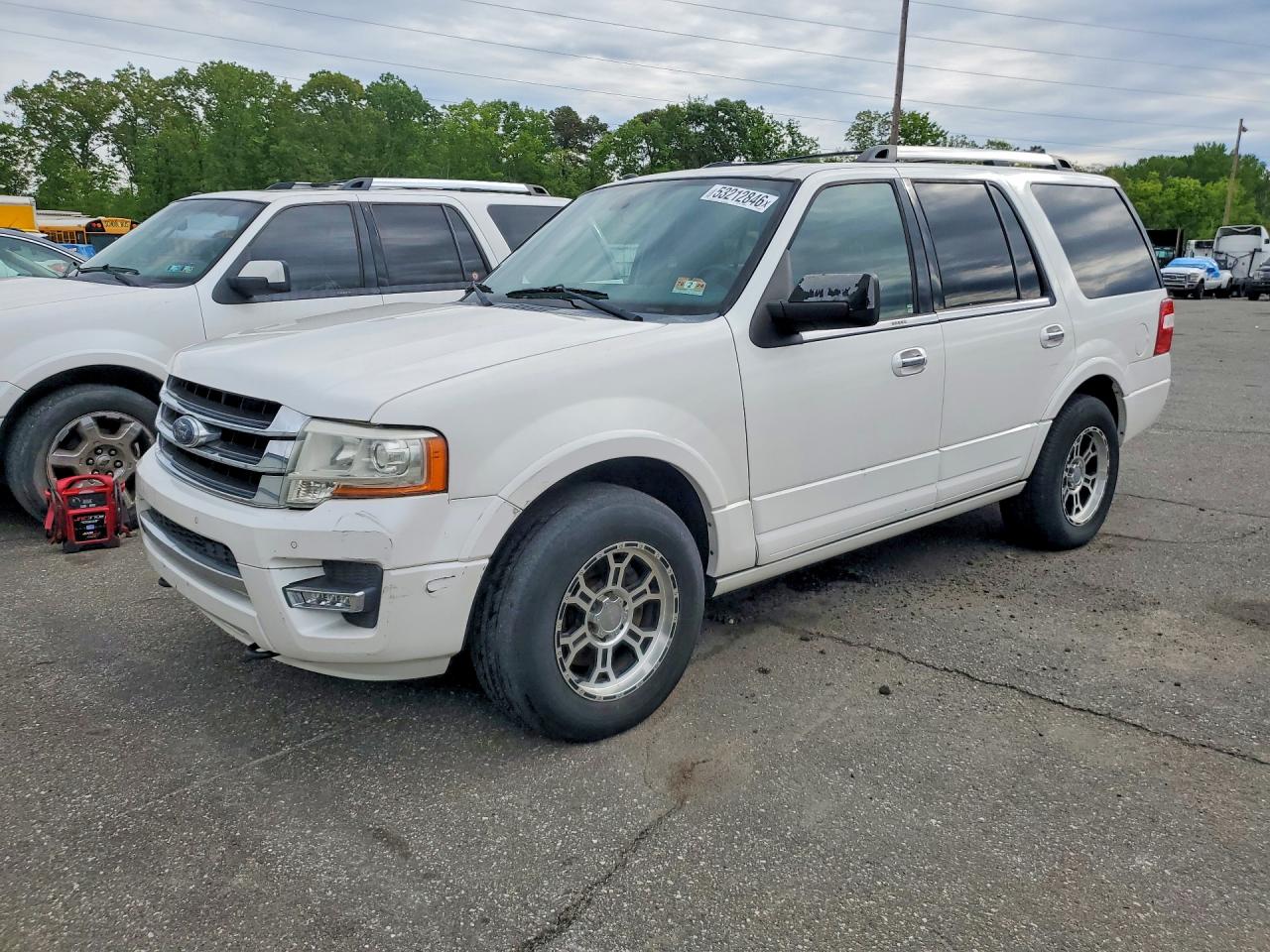 Salvage Ford Expedition Image