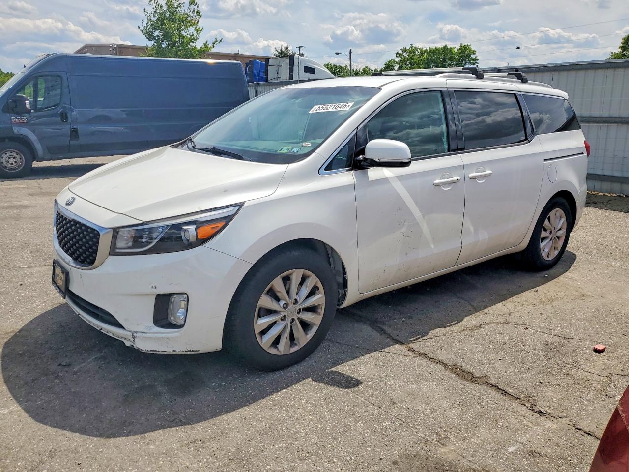 Salvage Kia Sedona Image