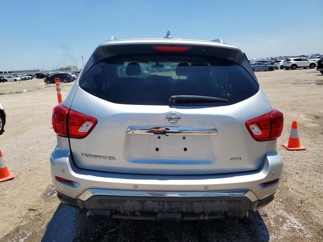 Nissan Pathfinder S