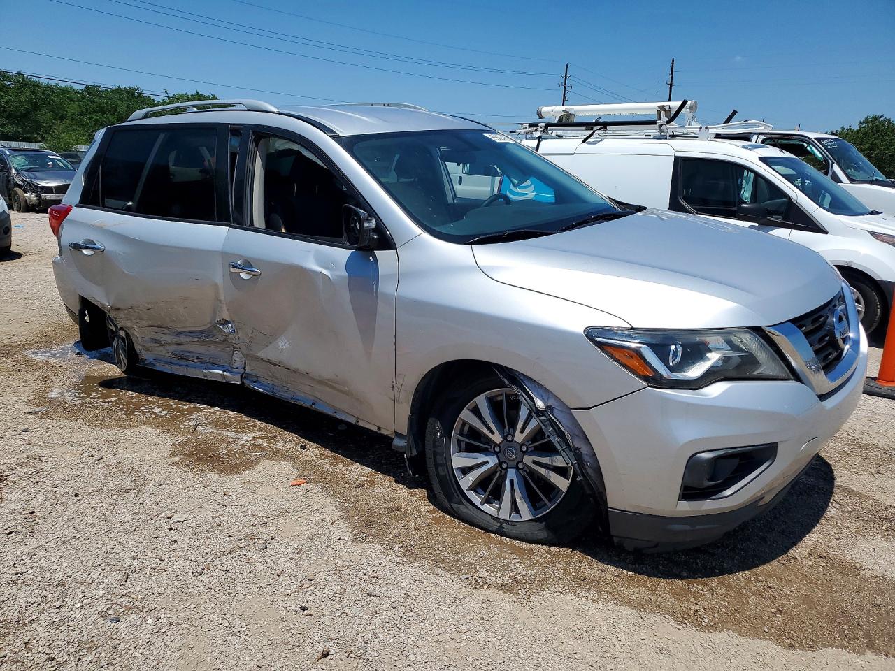 Nissan Pathfinder S