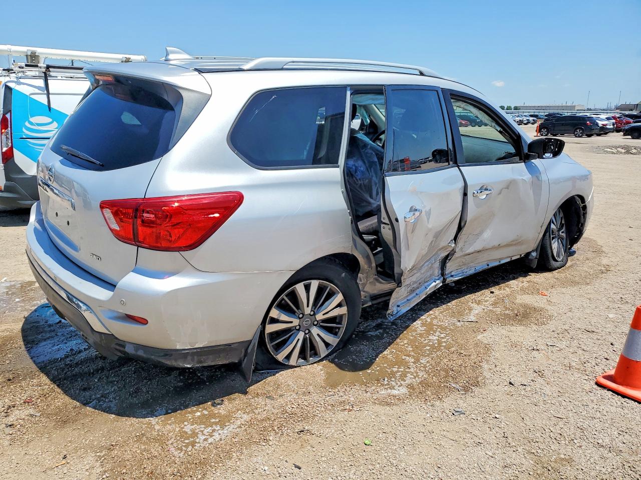 Nissan Pathfinder S
