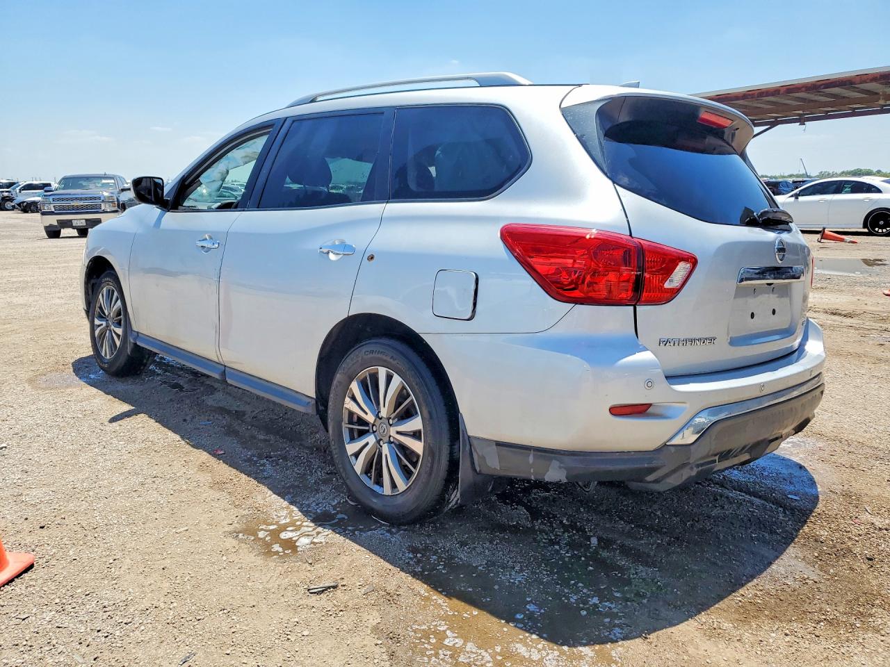 Nissan Pathfinder S