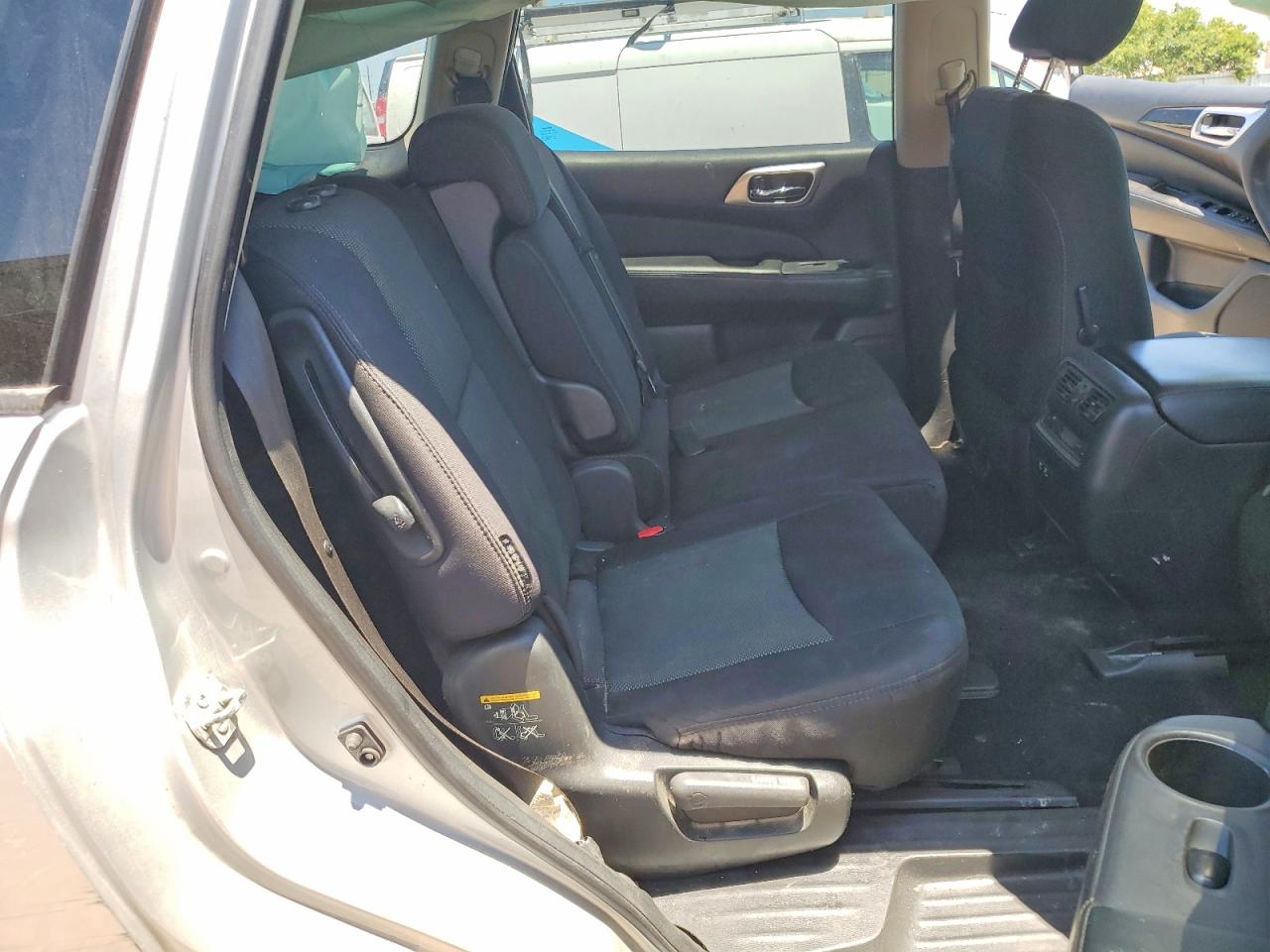 Nissan Pathfinder S