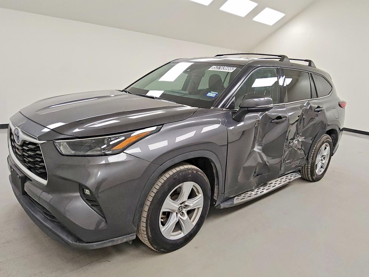Salvage Toyota Highlander Image