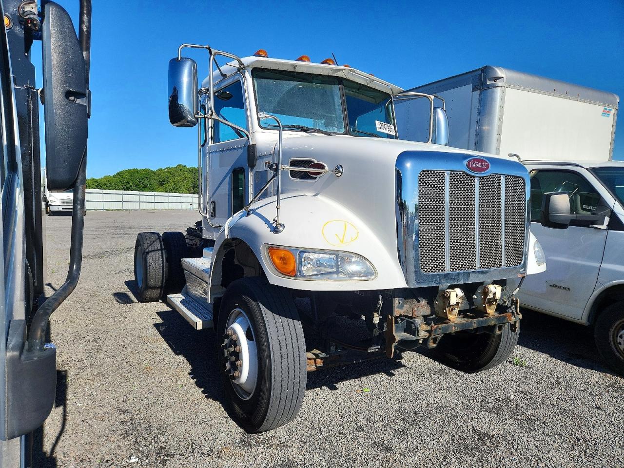 Salvage Peterbilt 348 Image