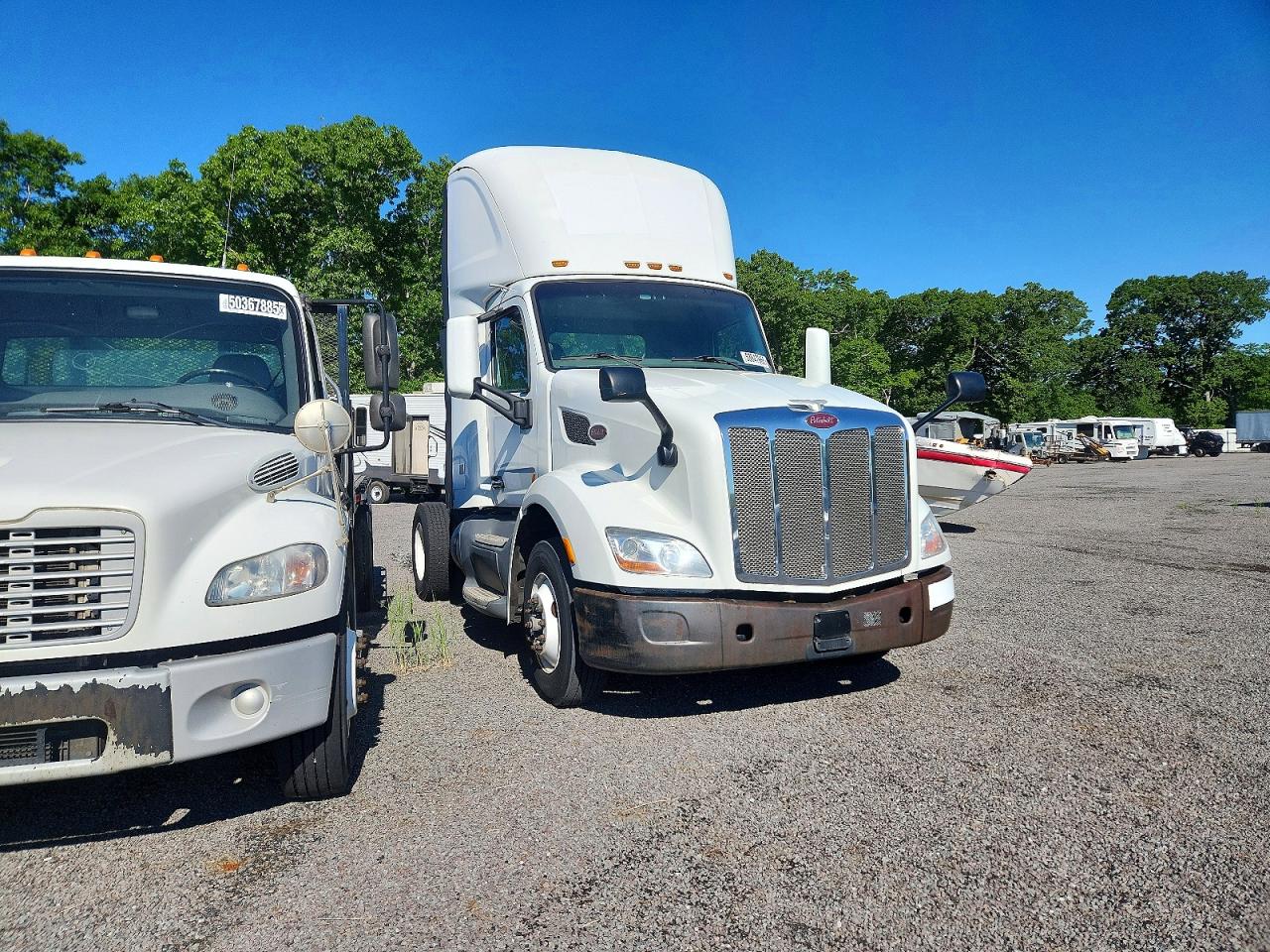 Salvage Peterbilt 579 Image