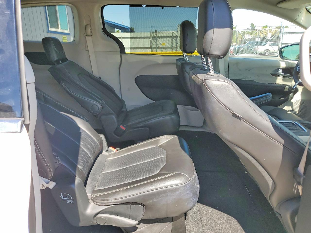 Chrysler Pacifica Touring L