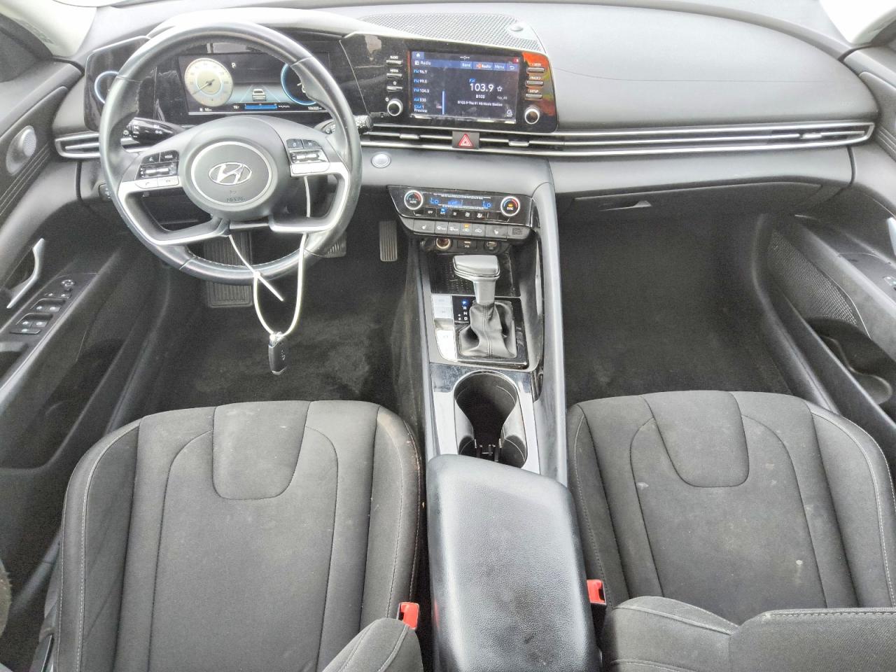 Hyundai ELANTRA Sel
