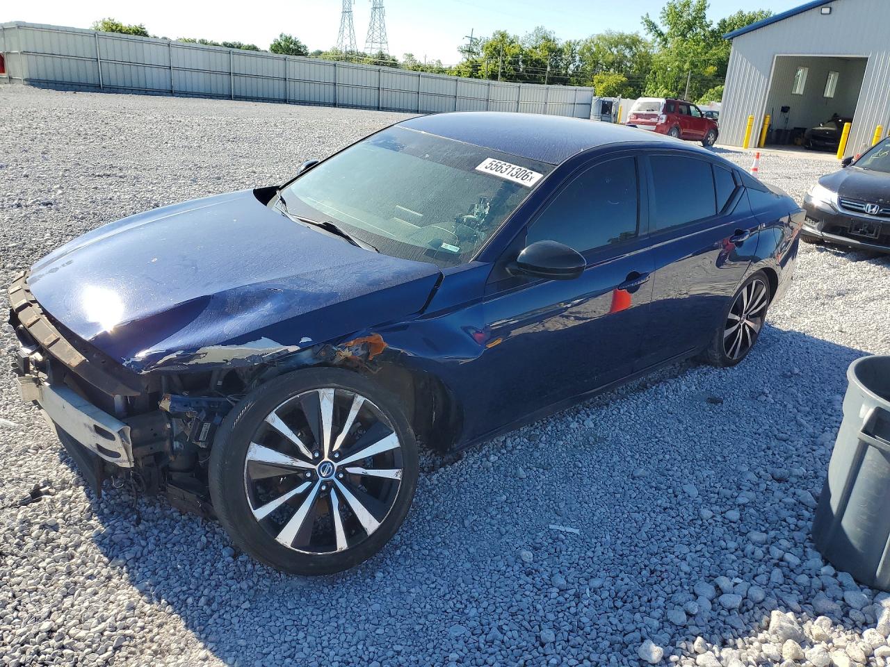 Salvage Nissan Altima Image